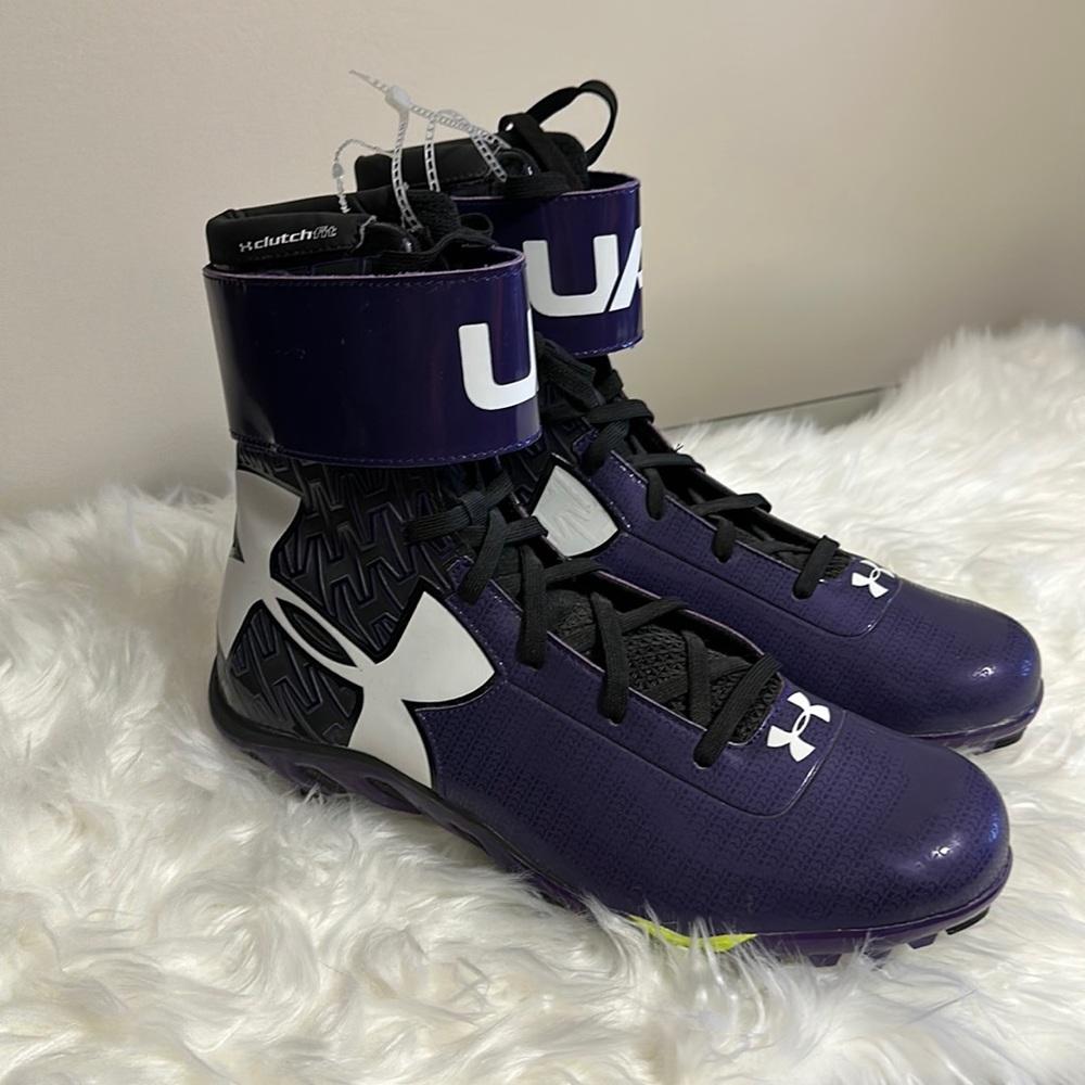 NWOT’S Under Armour Men’s Purple Spine Clutch Fit Football Cleats Size 13.5